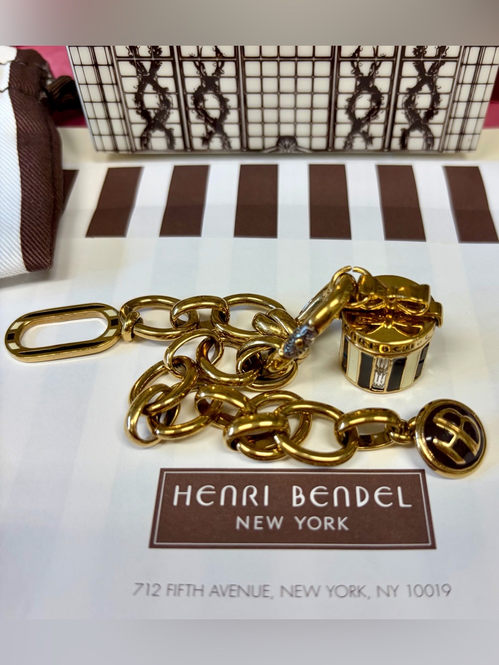 FULL INCLUSION NWOT HENRI BENDEL Iconic N.Y. Hat Box Gold-Tone Bracelet - Picture 6 of 14